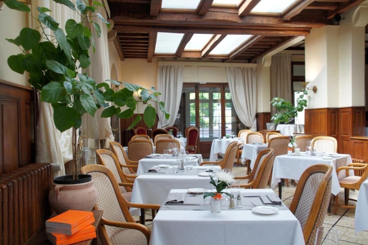 קור-שברני Relais Des Trois Chateaux Hotel-Restaurant - Teritoria מראה חיצוני תמונה