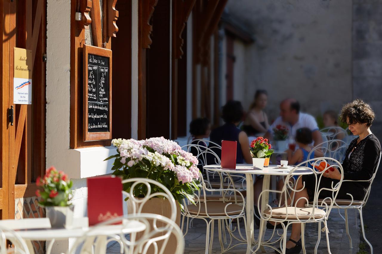 קור-שברני Relais Des Trois Chateaux Hotel-Restaurant - Teritoria מראה חיצוני תמונה